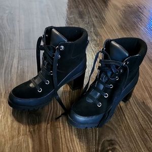 UGG BOOTIES SZ 8.5 BRAND NEW